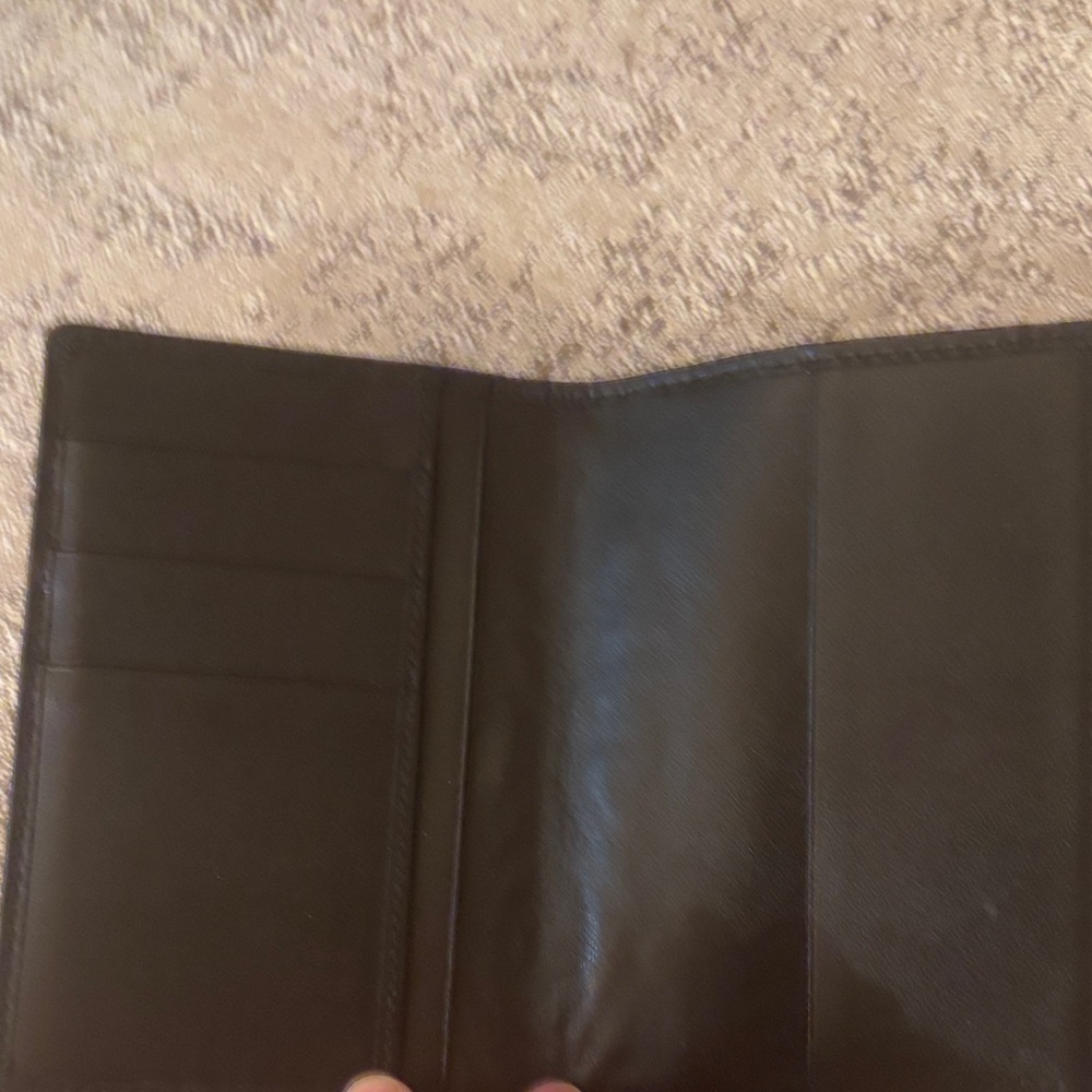 Gucci Black Embossed Leather Card Holder - Picture 2 of 6
